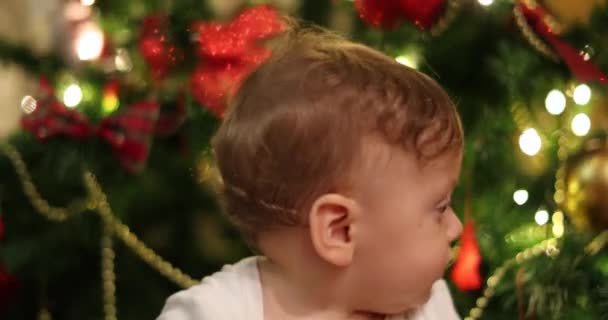 Portret Małego Chłopca Podczas Świąt Bożego Narodzenia Niemowlę Migającym Światłem — Wideo stockowe