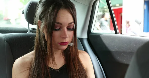 Girl Using Smartphone Back Seat Car — Stock Photo, Image