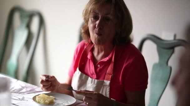 Casual Older Woman Eating Meal Senior Lady Eats Pineapple Desert — Vídeo de Stock