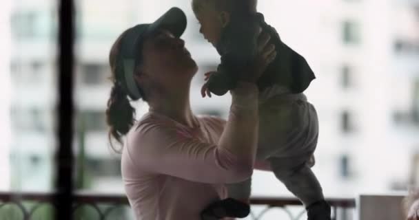 Silhouette Mother Picking Baby Arms Loving Relationship Mom Infant Seen — Stockvideo