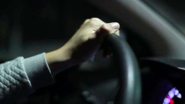 Driver Night Holding Steering Wheel City Slow Motion 120Fps — Vídeo de Stock
