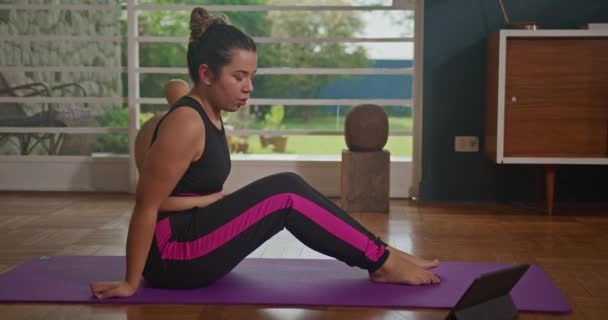 Woman Learns Yoga Online Trainer Using Carpet Living Room Exercises — ストック動画
