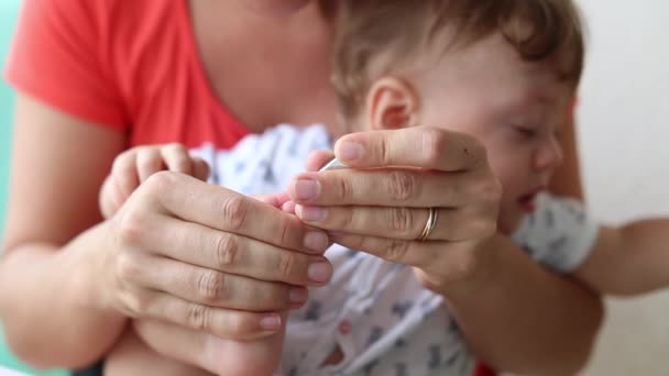 Mother Trimming Baby Son Toe Nail Crying Toddler Child — Stock videók