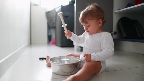 Baby Playing Kitchen Pans Pots One Year Old Toddler Boy — Stok Video