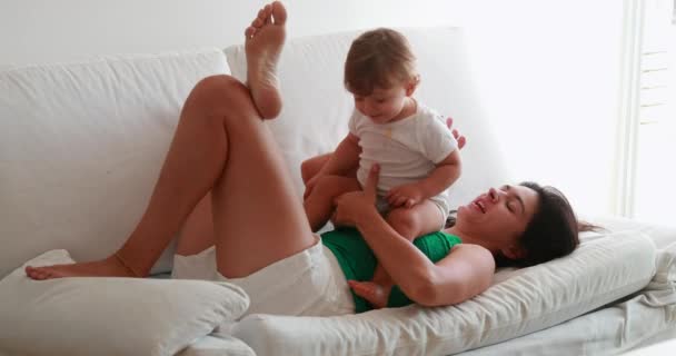 Candid Mother Baby Couch Casual Mom Infant Toddler Playing Relationship — Stockvideo