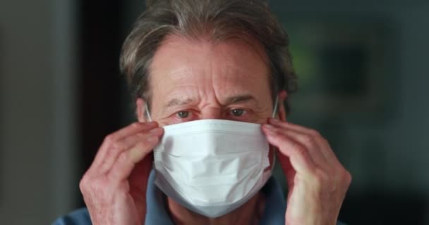 Older Man 70S Wearing Face Mask Portrait Looking Camera — Αρχείο Βίντεο