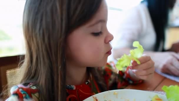 Little Girl Eating Lunch Child Eating Salad Kid Eating Healthy — Stock Video