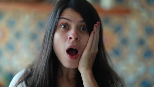 Woman Surprise Reaction Person Shocking Expression Portrait — Stok Video