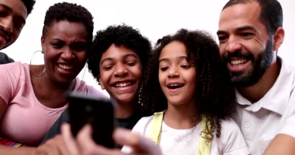 Casual Candid Family Gathered Together Looking Smartphone — Vídeo de stock