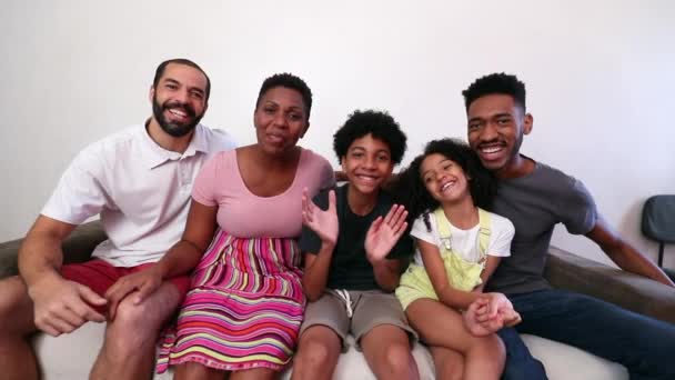 Diverse Family Waving Hello Camera Mix Race Parents Children Speaking — Stock videók