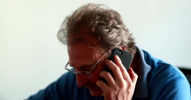 Casual Older Man Talking Cellphone Candid Senior Business Man Using — Stockvideo