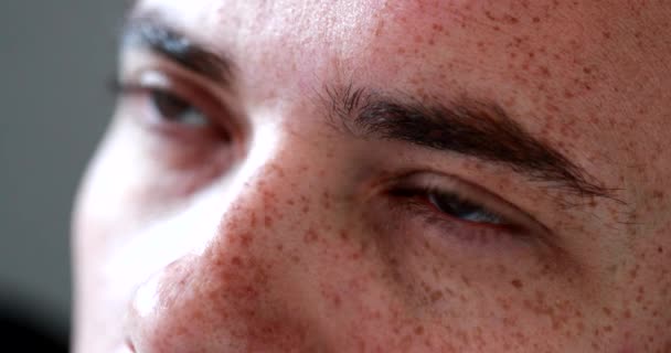 Man Opening Eyes Looking Sky Close Redhair Person Eyes — Stock videók