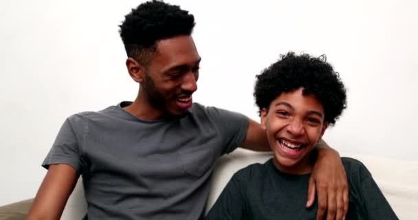 Two Brothers Relationship Laughing Smiling Together Older Younger Siblings Bonding — Vídeo de Stock
