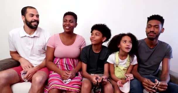 Interracial Happy African Black Family Sitting Home Couch Sofa — Αρχείο Βίντεο