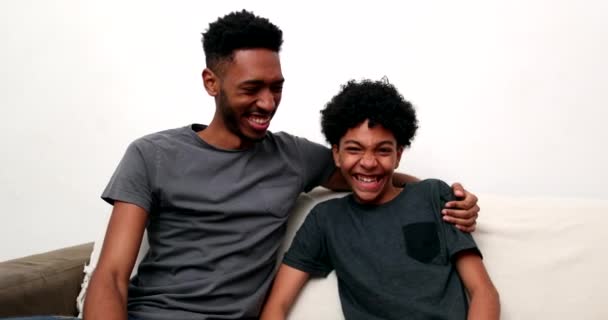 Two Brothers Relationship Laughing Smiling Together Older Younger Siblings Bonding — Stockvideo