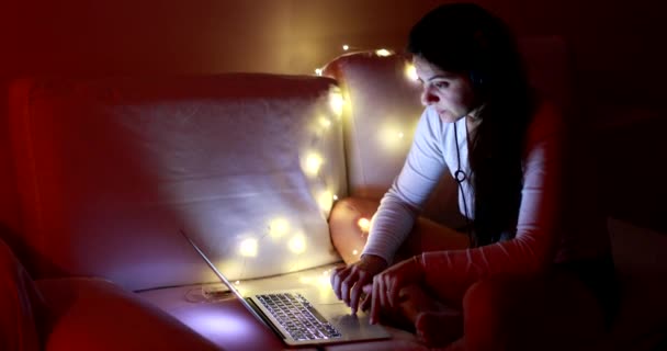 Woman Using Laptop Night Person Browsing Computer Wearing Headphones Home — Vídeo de Stock