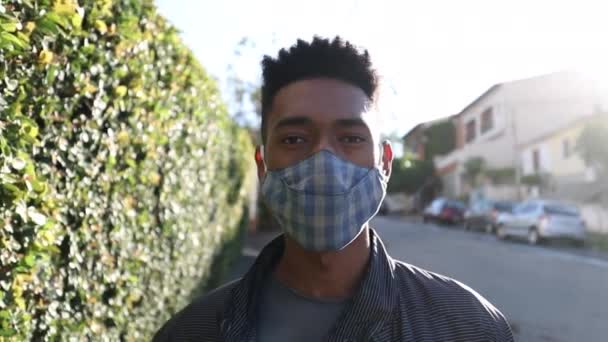 Young African Wearing Face Mask Walking Camera Urban Street — Stockvideo