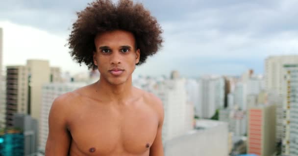 Shirtless Young Handsome Mixed Race African Man Standing Top Rooftop — Αρχείο Βίντεο