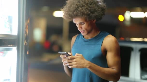 Young Black Guy Reading Message Cellphone Smiling Night City — Video Stock