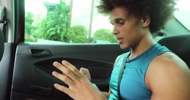Young African Man Back Seat Car Typing Cellphone Sending Message — Vídeo de Stock