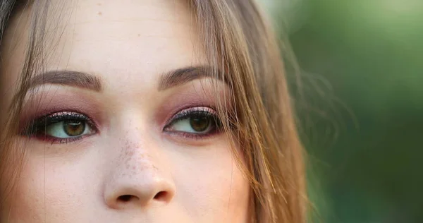 Cara Chica Contemplativa Pensando Retrato Mujer Joven Milenaria Pensativa — Foto de Stock