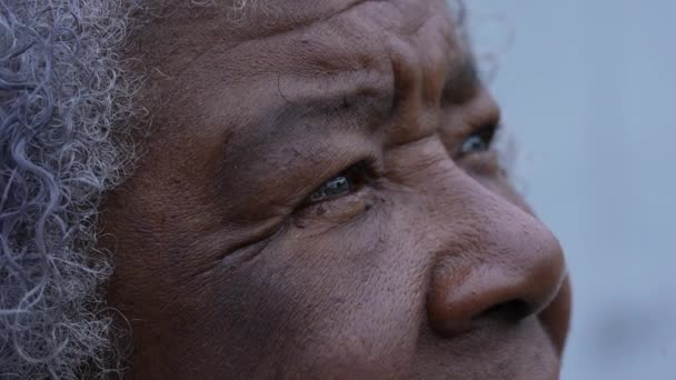 African Older Woman Looking Sky Hope Faith Macro Eyes Face — Stockvideo