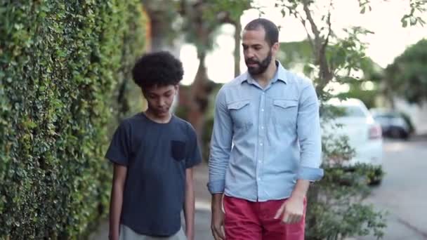 Father Encouraging Giving Words Advice Kid Son Dad Talking Mentoring — Vídeo de Stock