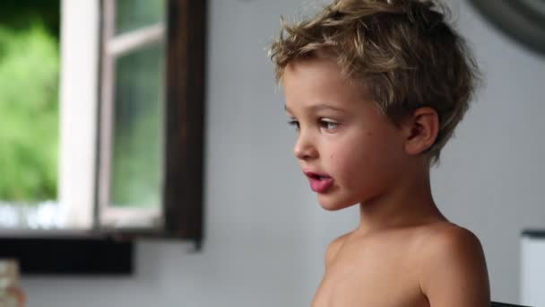 Toddler Boy Breakfast Table Spitting Food — Vídeo de stock