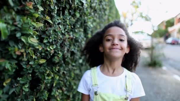 Mix Race Little Girl Child Walking City Sidewalk Ethnically Diverse — Stok Video
