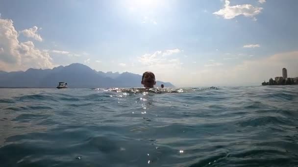 Child Swimming Lake Water Summer — Stok video