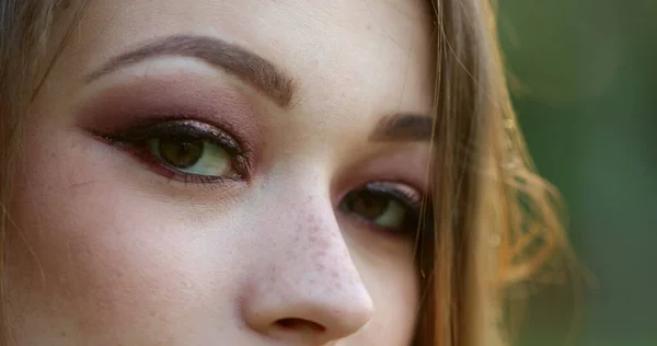 Thoughtful Pretty Girl Closeup Eyes Looking — Stock Photo, Image