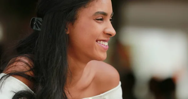Atractiva Chica Negra Bonita Franca Risa Sonrisa — Foto de Stock