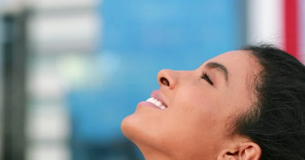 African American Woman Looking Sky Opening Eyes Feeling Hope Smiling — Stock Photo, Image