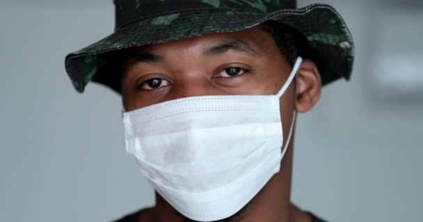 Portrait Black African Man Wearing Outbreak Mask — ストック動画