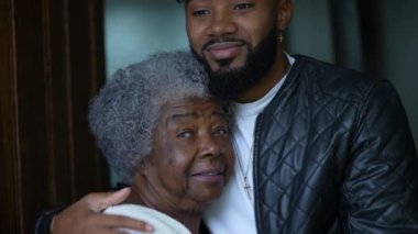 Otantik aile, torununu sever.