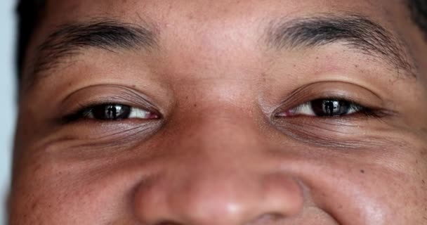 Macro Close Smiling African American Black Person Eyes — Vídeo de stock
