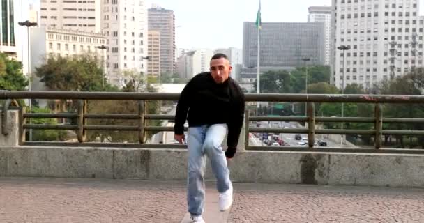 Happy Hispanic Latin Man Dancing Celebrating City Background Urban Performer — Αρχείο Βίντεο