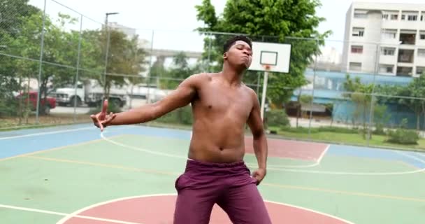 Black African Man Performing Urban Dance Krump — Stok video