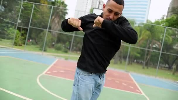 Man Dancing Street Dance Hispanic Guy Freestyle Urban Dance — Stok video