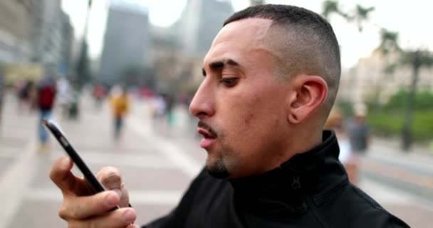 Happy Hispanic Man Receiving Good News Dancing Street Feeling Joy — Vídeos de Stock