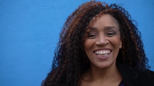 Jeden Šťastný Latina Hispánec Černošky Žena Smích Úsměv Portrét Tvář — Stock video