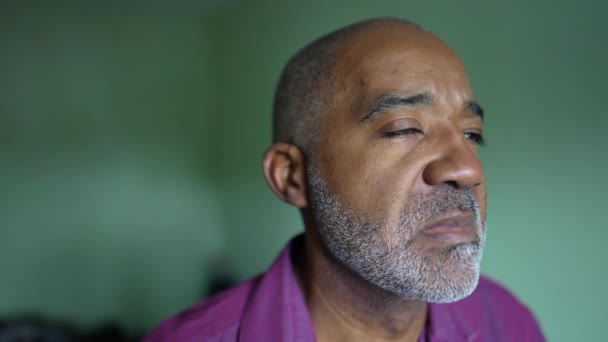 Pensive Depressed Black Senior Man Thinking Life Close Face Emotion — Stockvideo