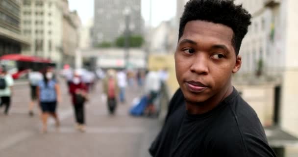 Young Black African Man Downtown Observing City Contemplation — Vídeo de Stock