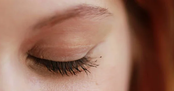 Closeup Girl Eyes Opening — Stock Photo, Image