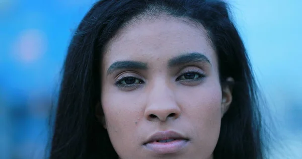 Close Africano Americano Menina Negra Abrir Olhos Sorrindo — Fotografia de Stock