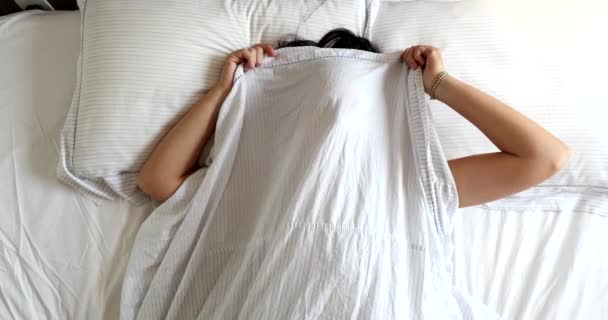 Funny Young Woman Playing Hide Seek Peekaboo Blanket Bed — стоковое видео