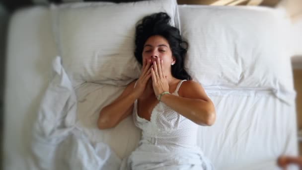 Woman Yawning Bed Morning Person Waking Starting Day — Vídeo de stock