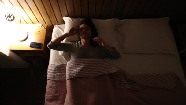 Woman Lying Bed Unable Sleep Feeling Worry — Αρχείο Βίντεο