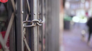 Street store front closed for business