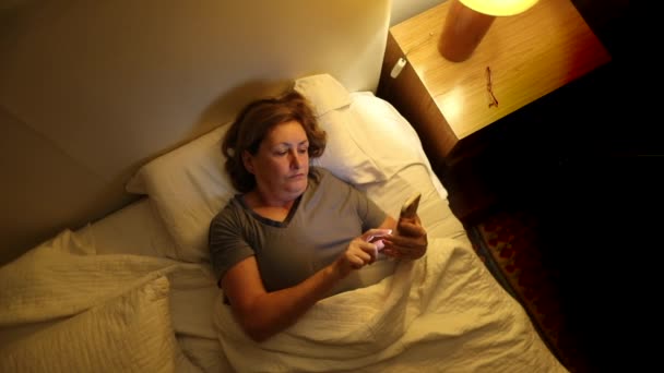 Senior Lady Lies Bed Using Smartphone Sleep — Vídeos de Stock